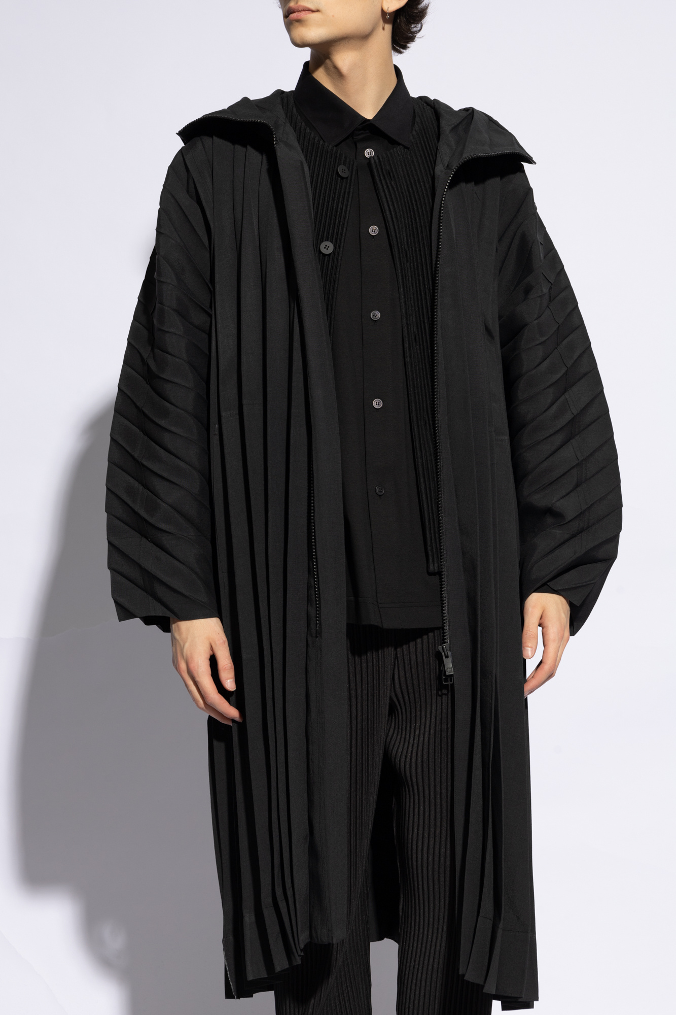 Black Pleated coat with hood Homme Plissé Issey Miyake -  SchaferandweinerShops Bulgaria